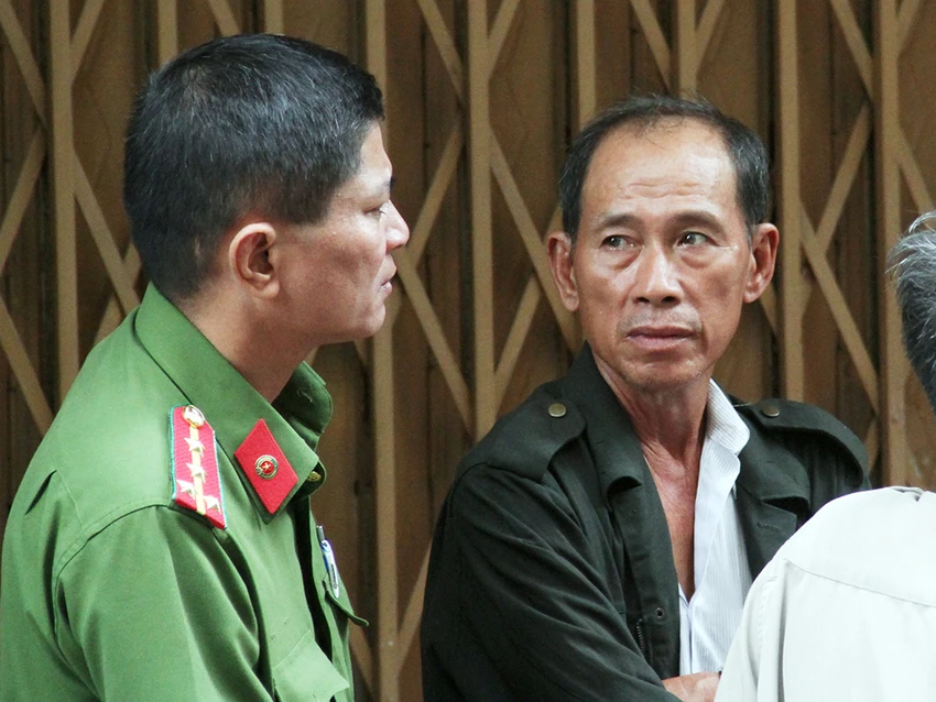 Vụ cháy ở đường Lê Văn Sỹ: Căng mắt tìm manh mối ảnh 6 Vụ cháy ở đường Lê Văn Sỹ: Căng mắt tìm manh mối ảnh 6